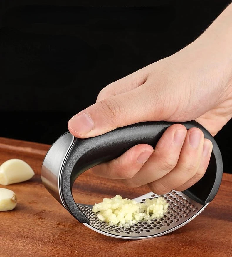 Premium Stainless Steel Garlic Mincer & Crusher | Effortless Culinary Garlic Preparation Tool