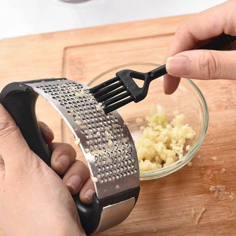 Premium Stainless Steel Garlic Mincer & Crusher | Effortless Culinary Garlic Preparation Tool