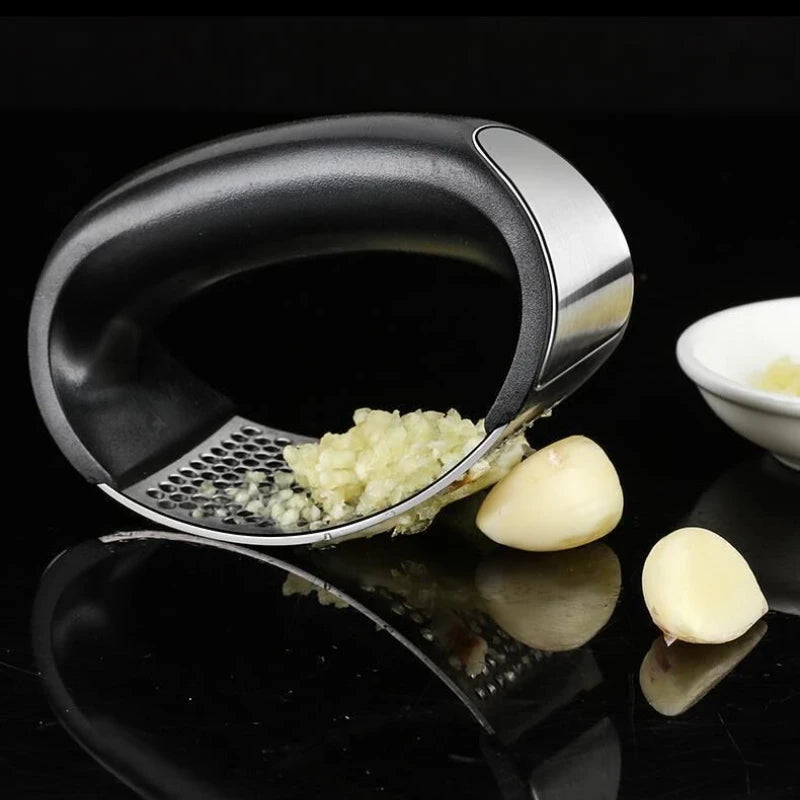 Premium Stainless Steel Garlic Mincer & Crusher | Effortless Culinary Garlic Preparation Tool