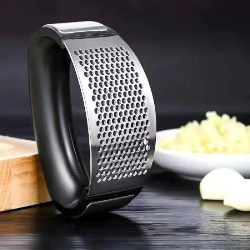 Premium Stainless Steel Garlic Mincer & Crusher | Effortless Culinary Garlic Preparation Tool